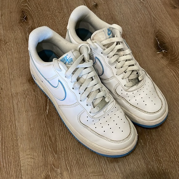 Men’s Nike Air Force 1 shoes - Picture 2 of 7